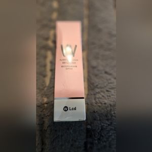 4 boxes W Flawless BB Cream SPF 30